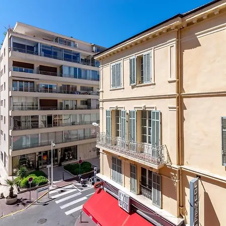 La Guitare 24 - In Center Of Cannes, Just Behind Grand